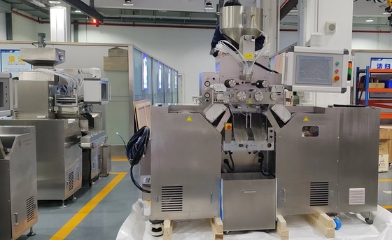 Precise 380V Servo Control Soft Capsule Machine with Stainless Steel Body and Die Roll Size Ф150x250mm 6